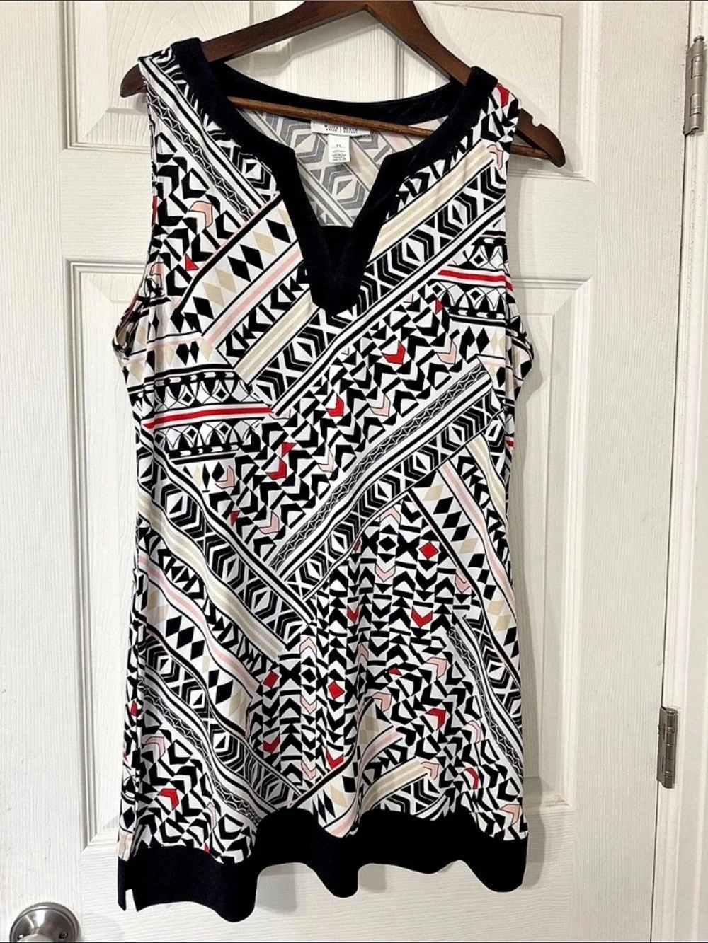 White House Black Market Geometric Sleeveless Tunic in Black & White - Size XL